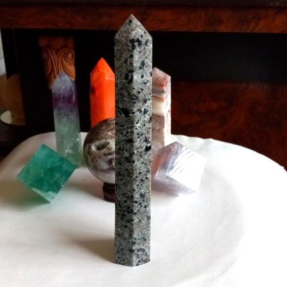 Yooperlite Crystal Tower - Picture 4 of 7